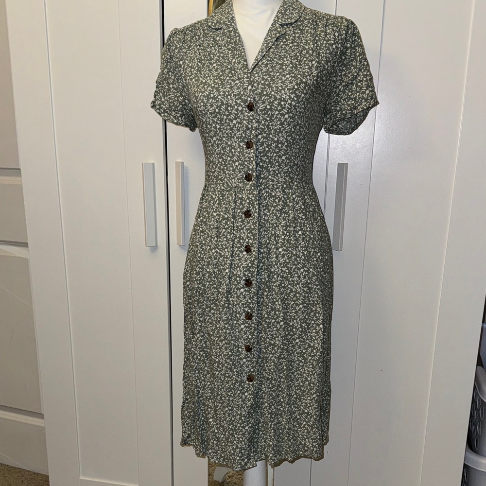 Chic Button-Down Floral Midi Dress